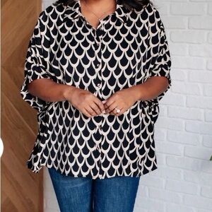 Eesome Black and Cream Scallop Button Down Shirt